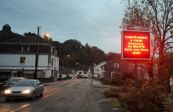 Panneau d'affichage lumineux